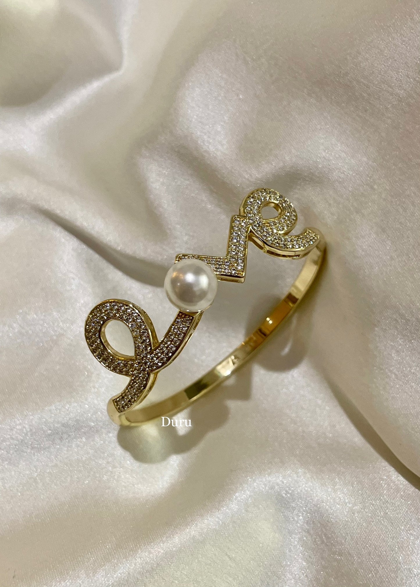 Love pearl bracelet