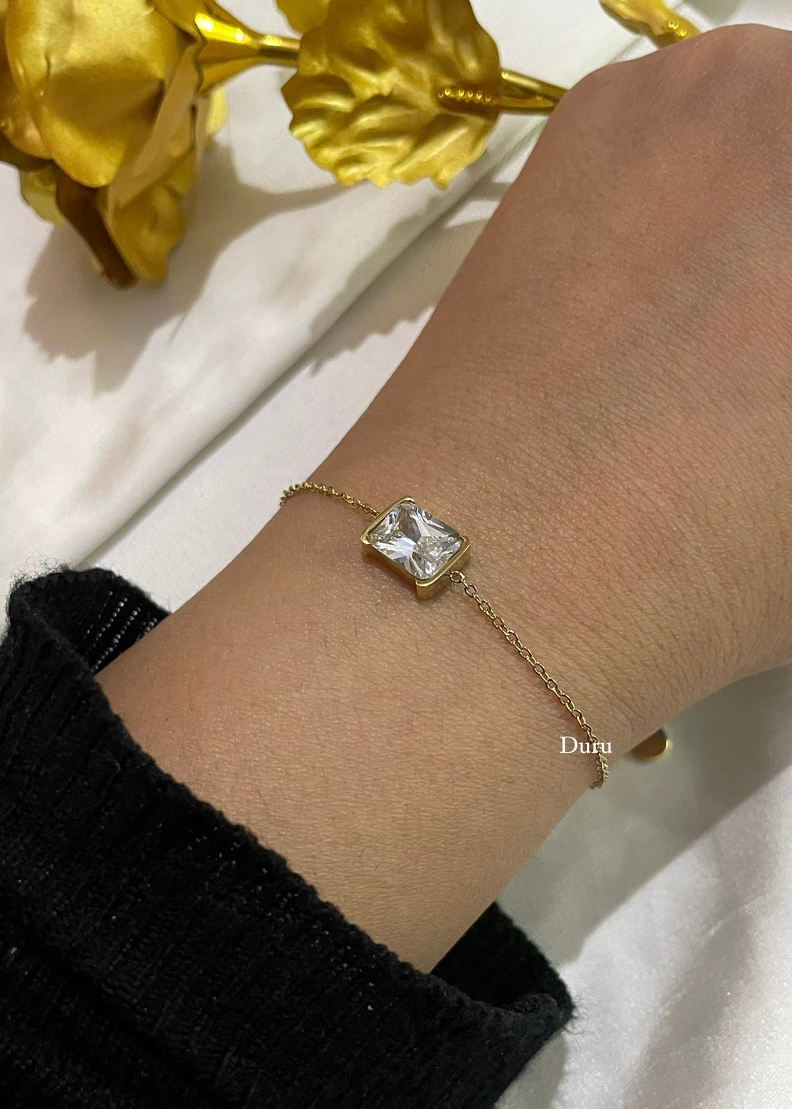 Solitaire whisper bracelet