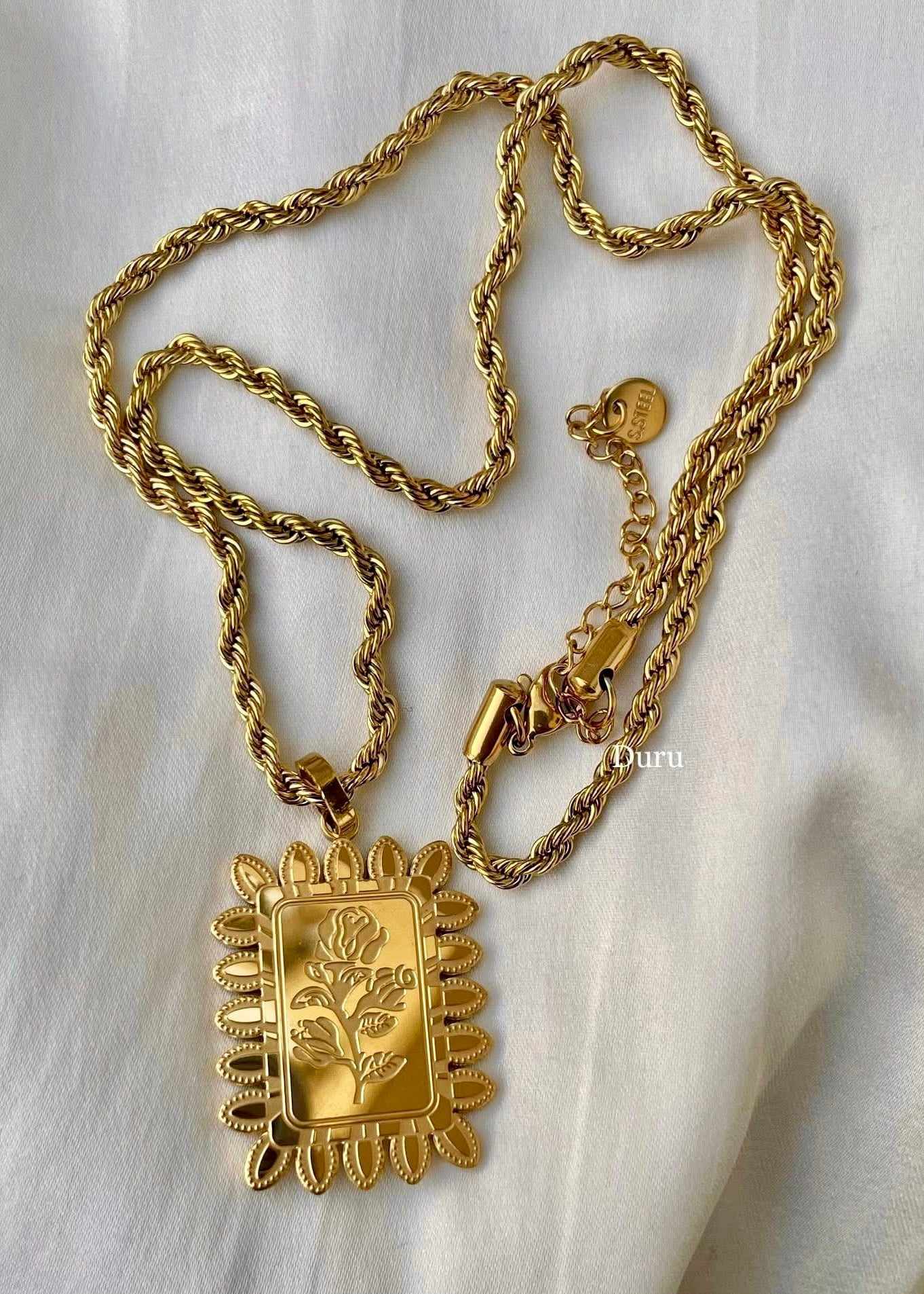 Vintage floral necklace