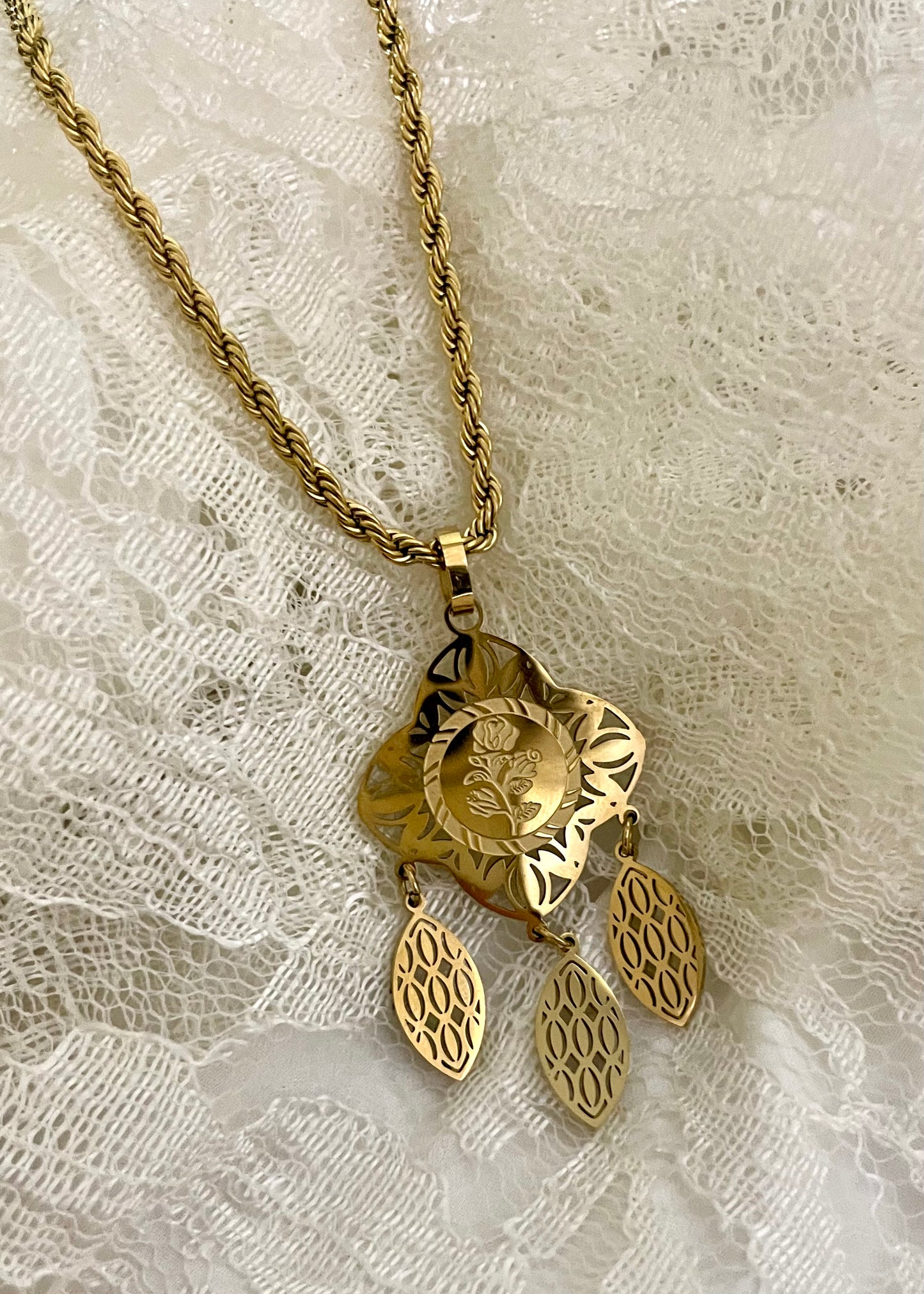 Vintage bloom necklace