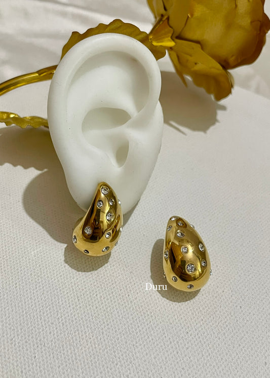 Dazzling drop earrings