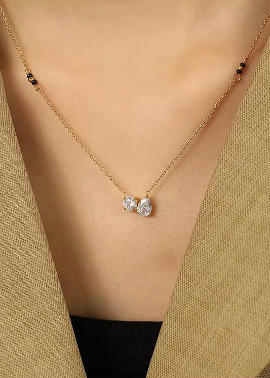 Solitaire luster necklace