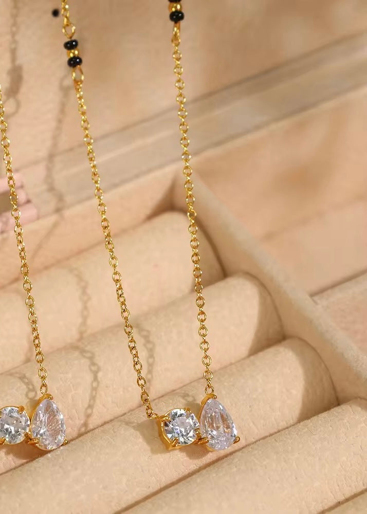 Solitaire luster necklace