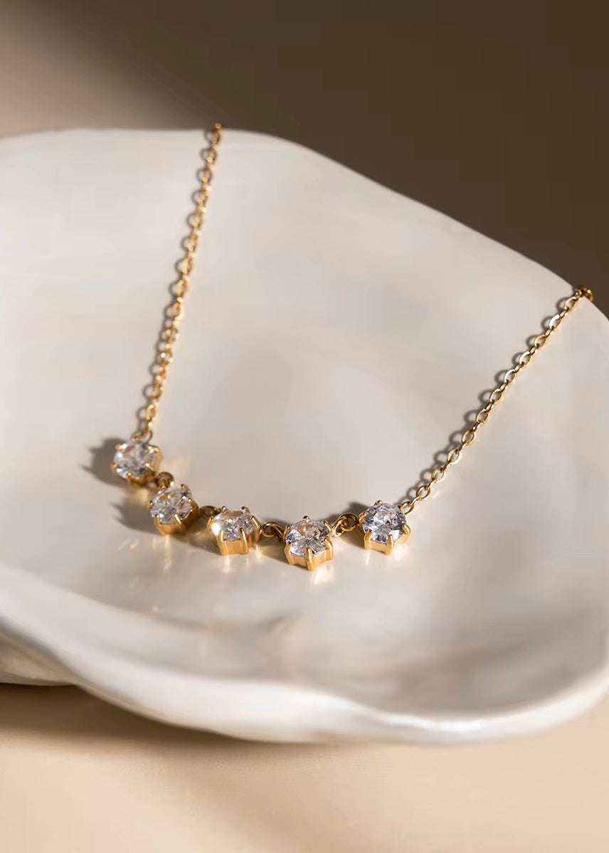 Solitaire muse necklace