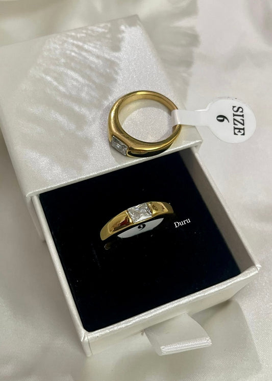 Solitaire amour ring