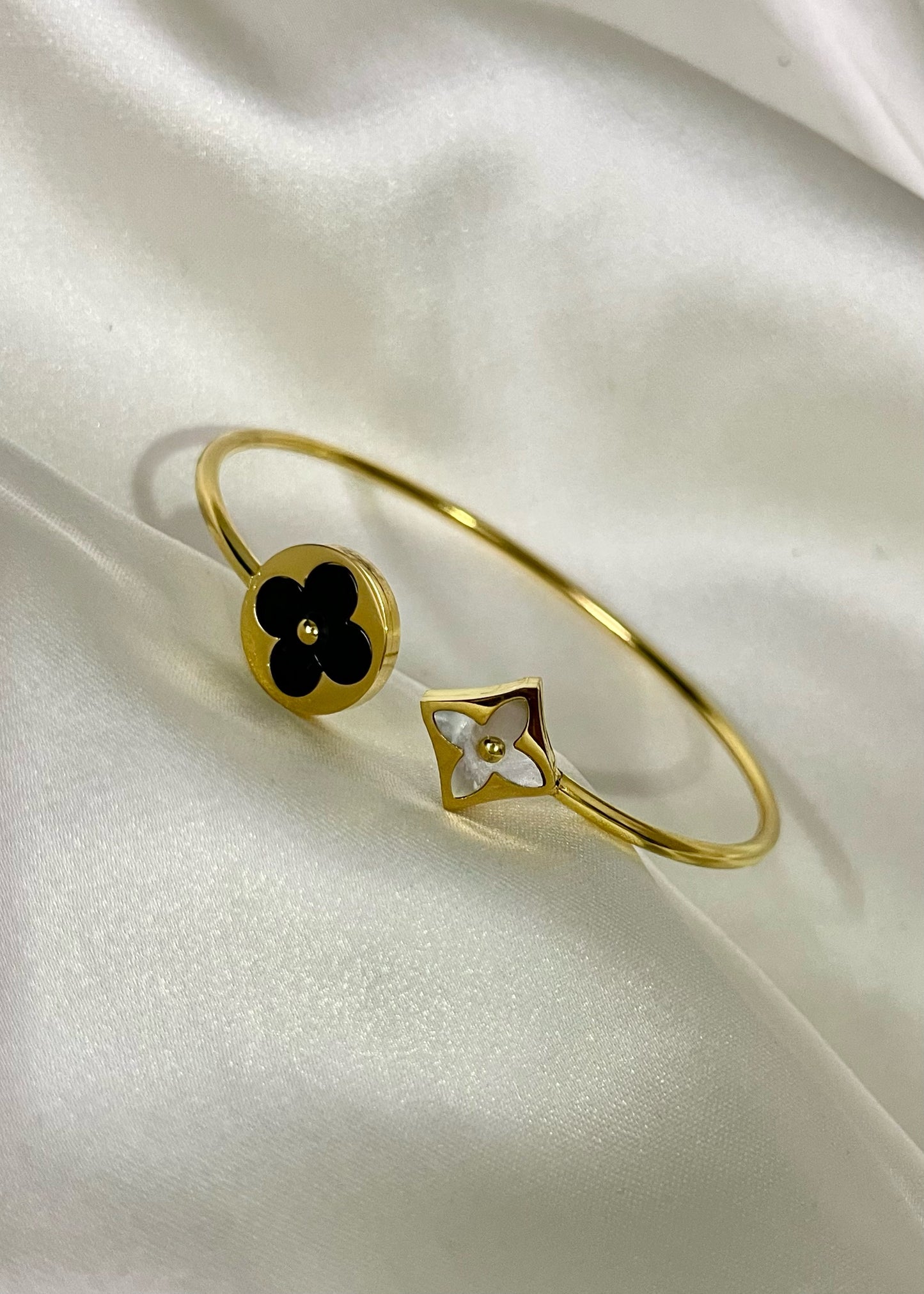 Clover cuff bracelet