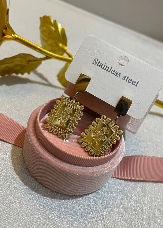 Vintage floral earrings