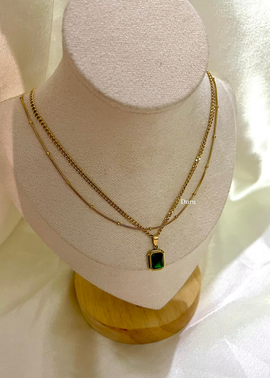 Emera layers necklace