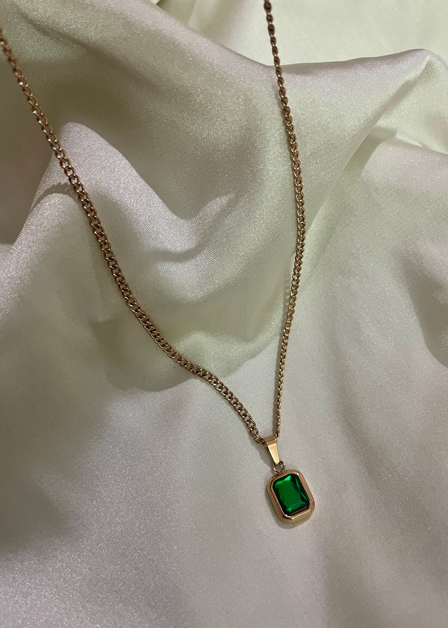 Octo emerald necklace