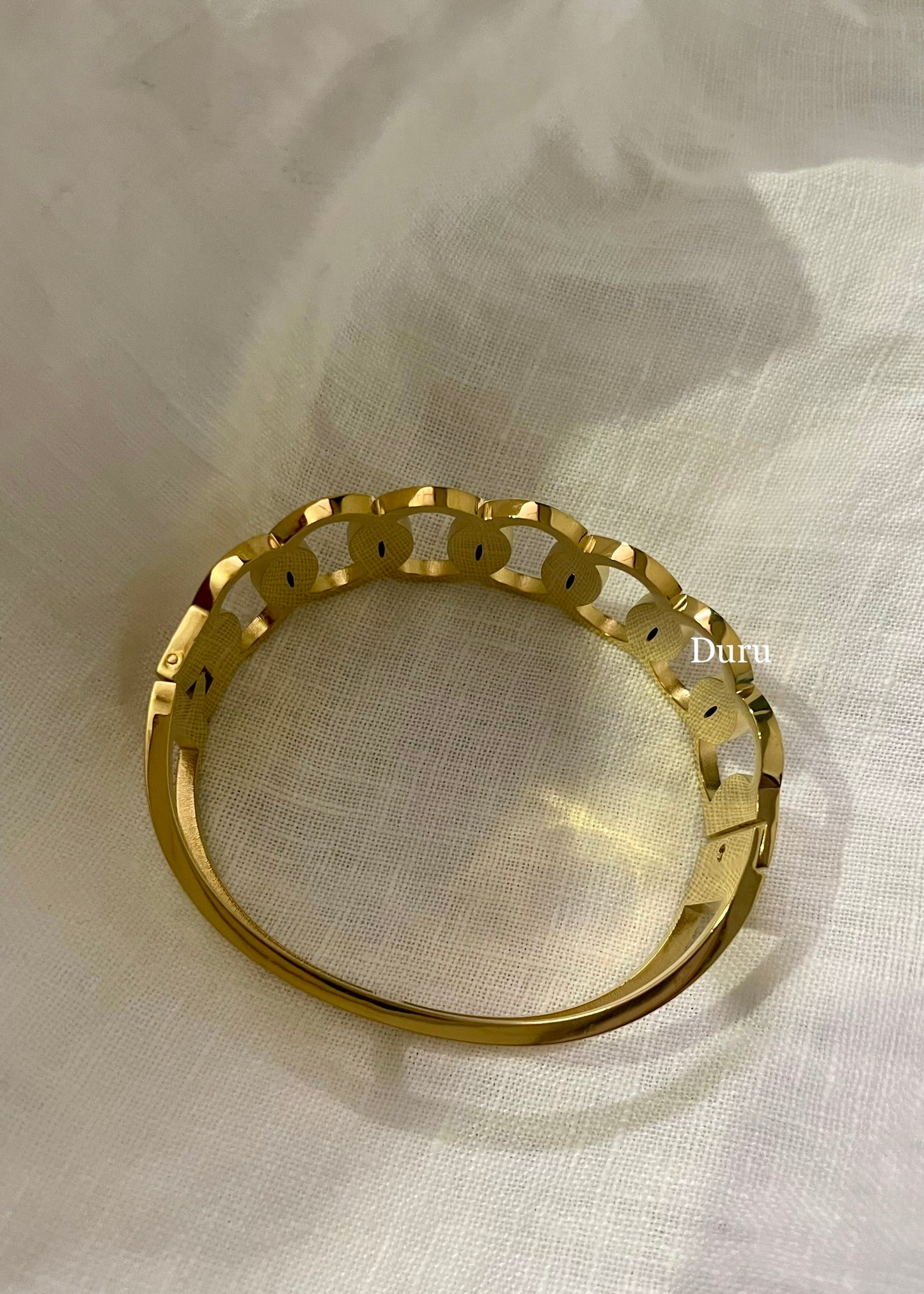 Oval glow bracelet