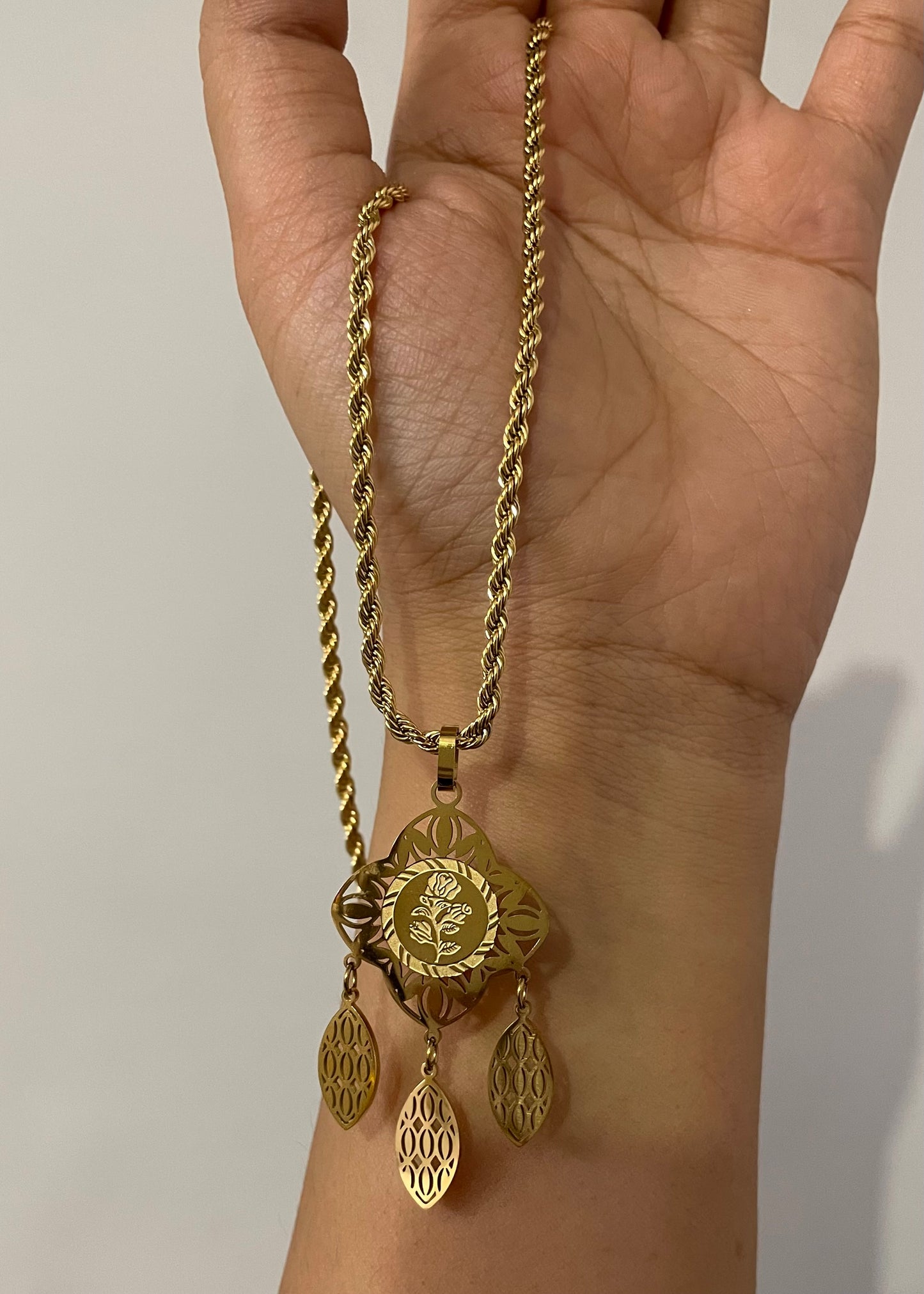Vintage bloom necklace