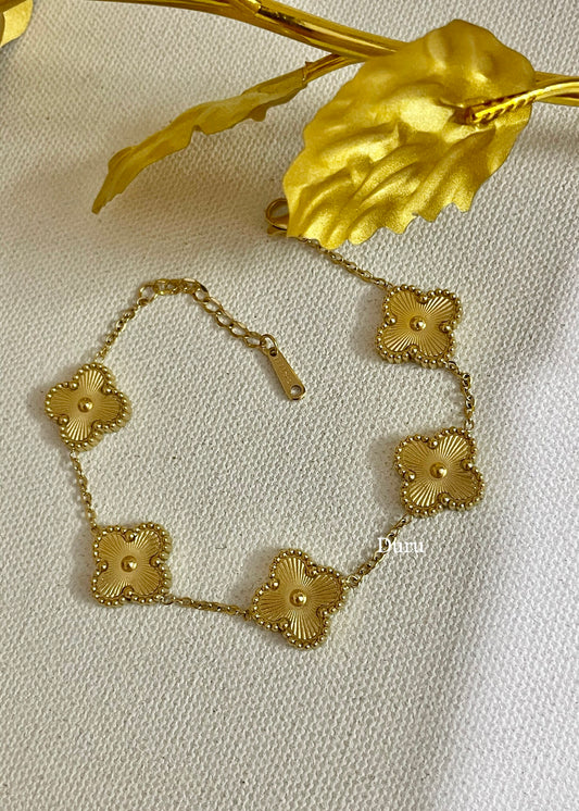 Gold clover bracelet