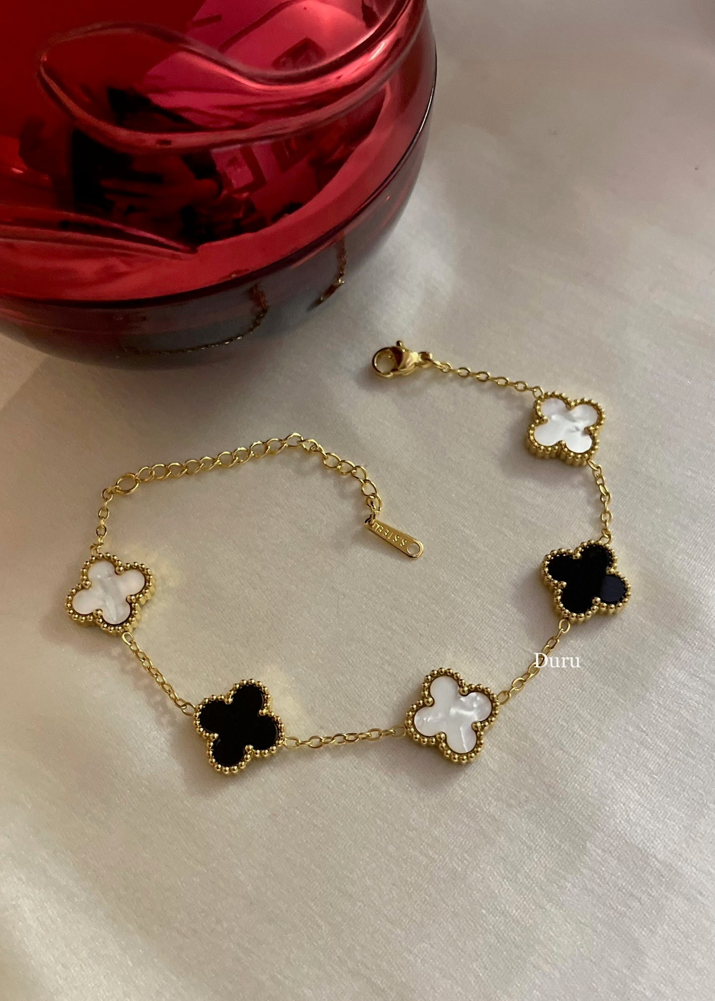 Reversible clover bracelet