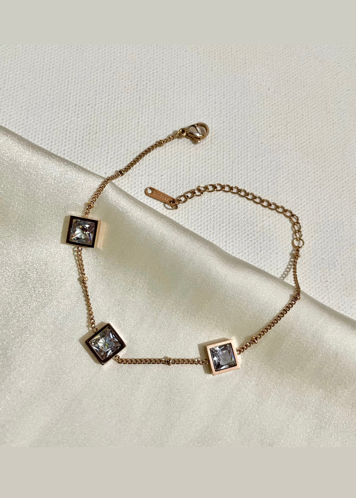 Cubic grace bracelet