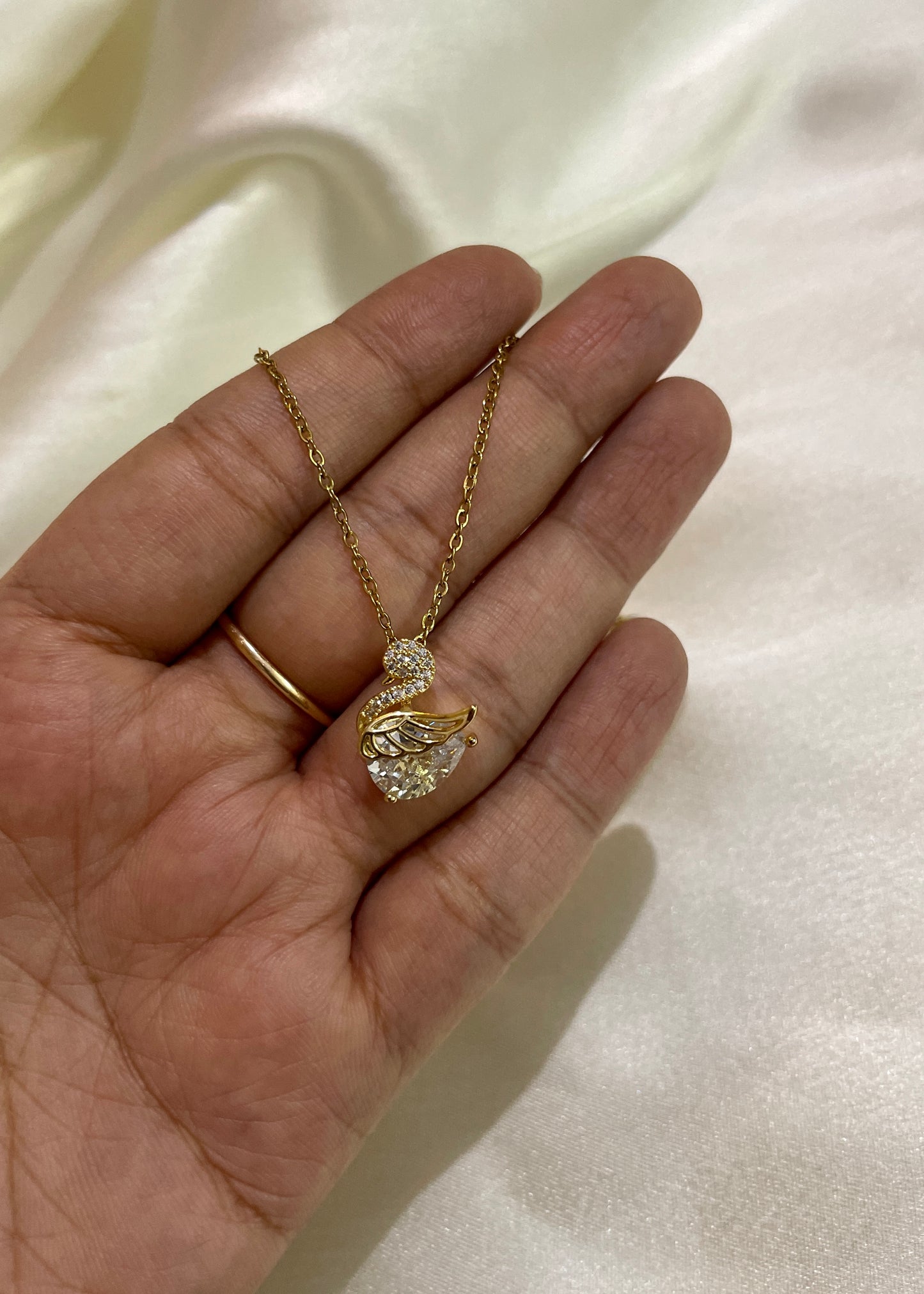 Solitaire swan necklace