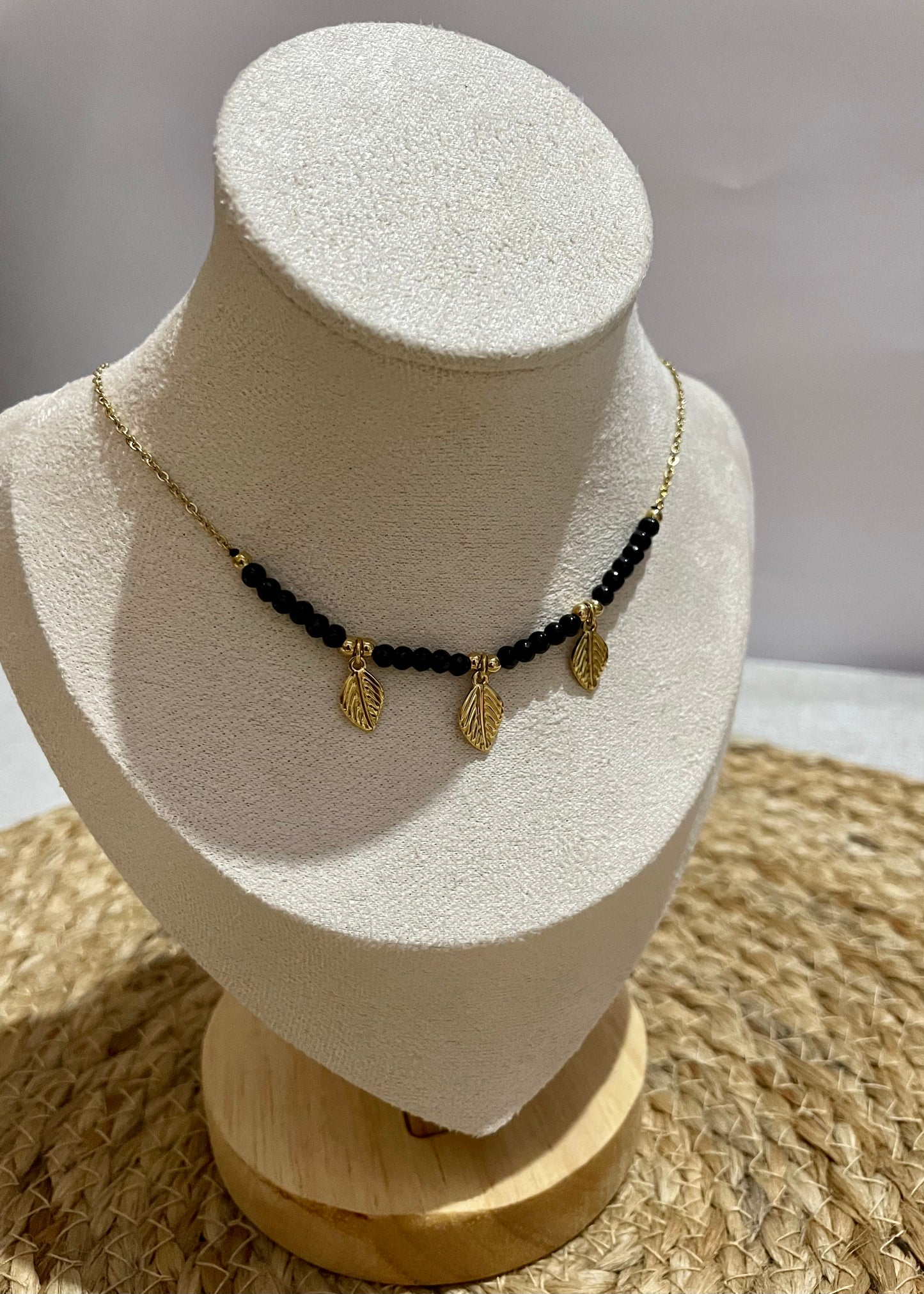 Black aurora necklace