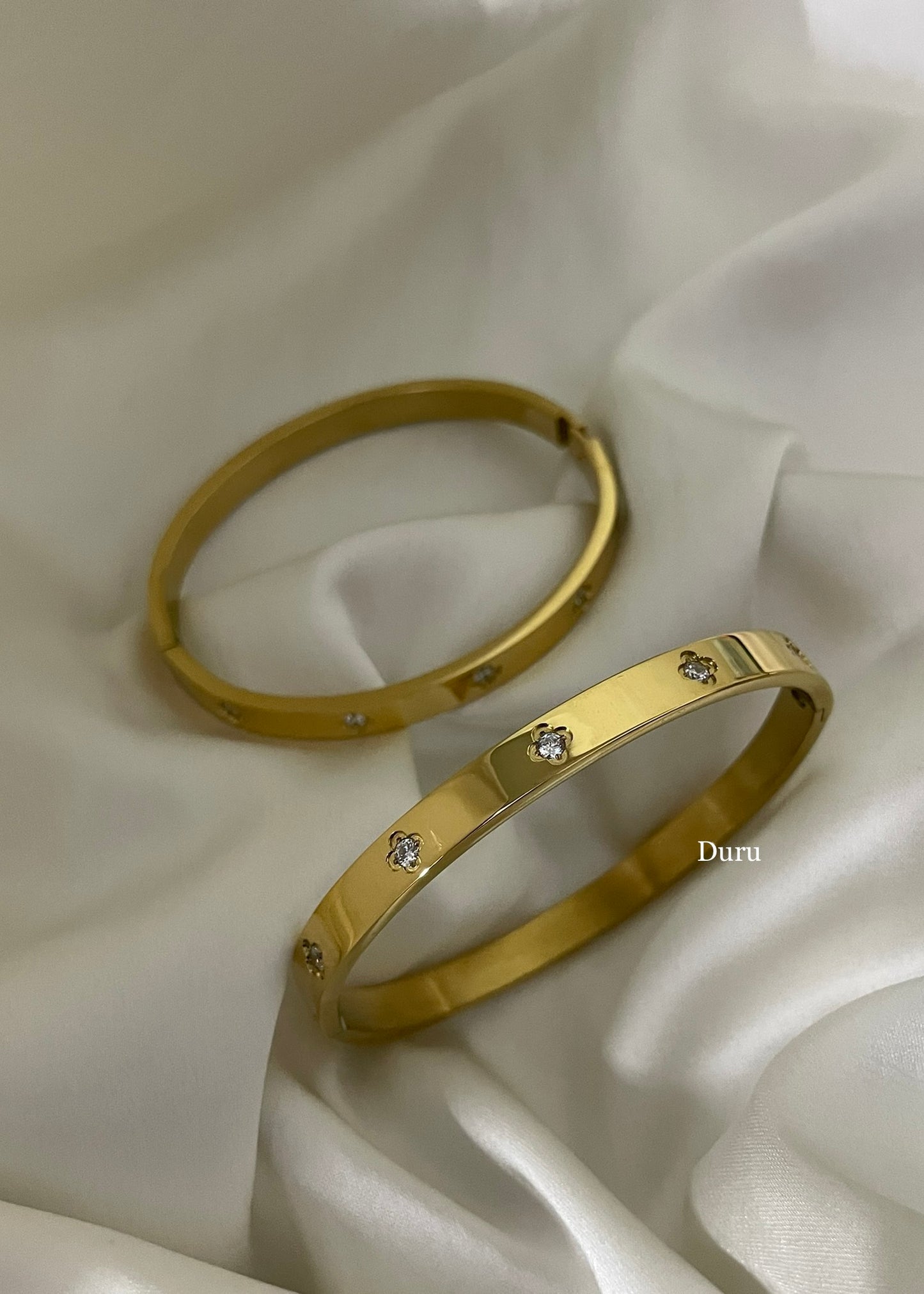 Clovia bracelet(Gold)