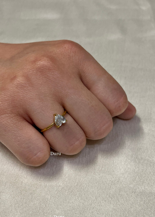Solitaire heart ring