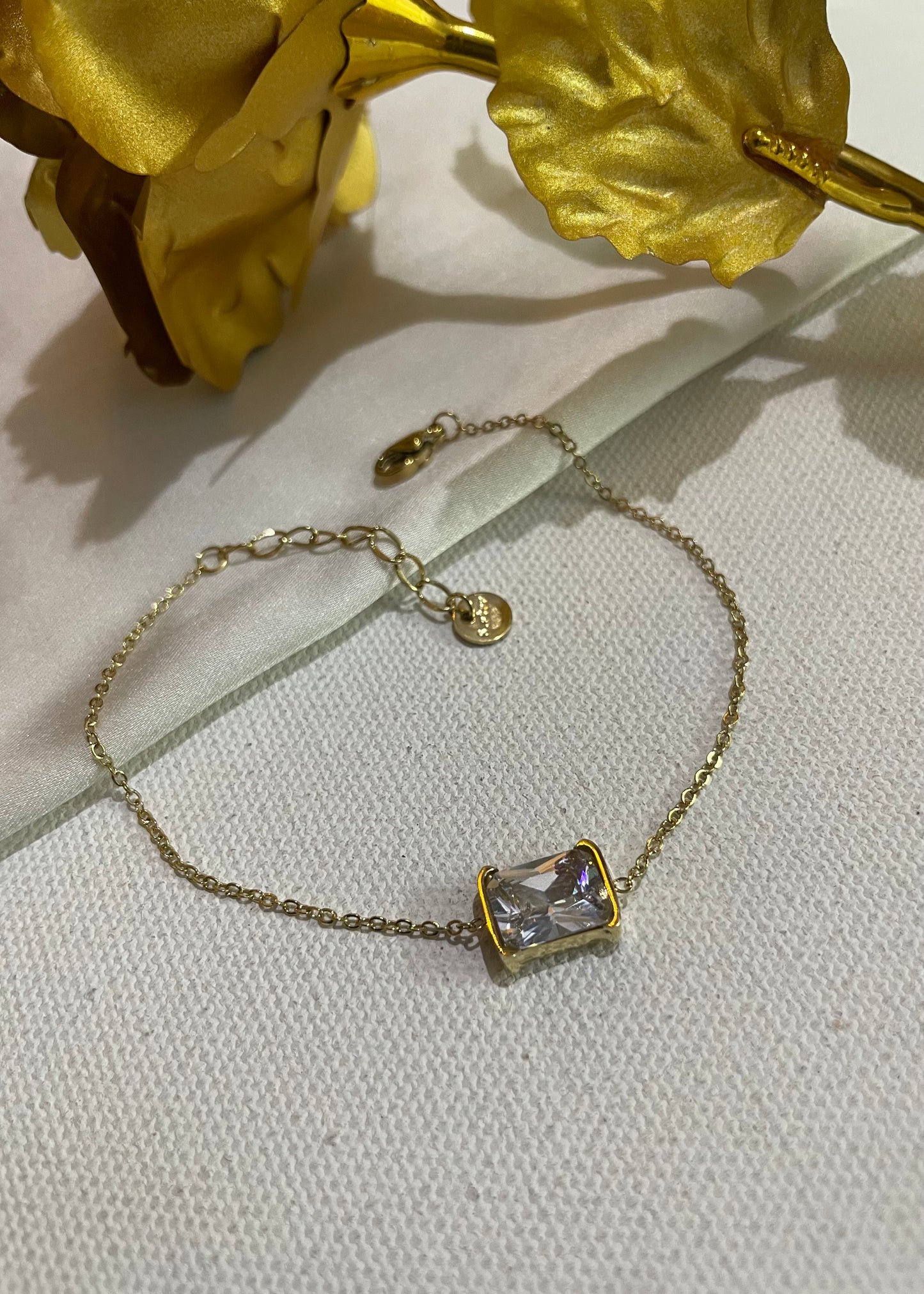 Solitaire whisper bracelet