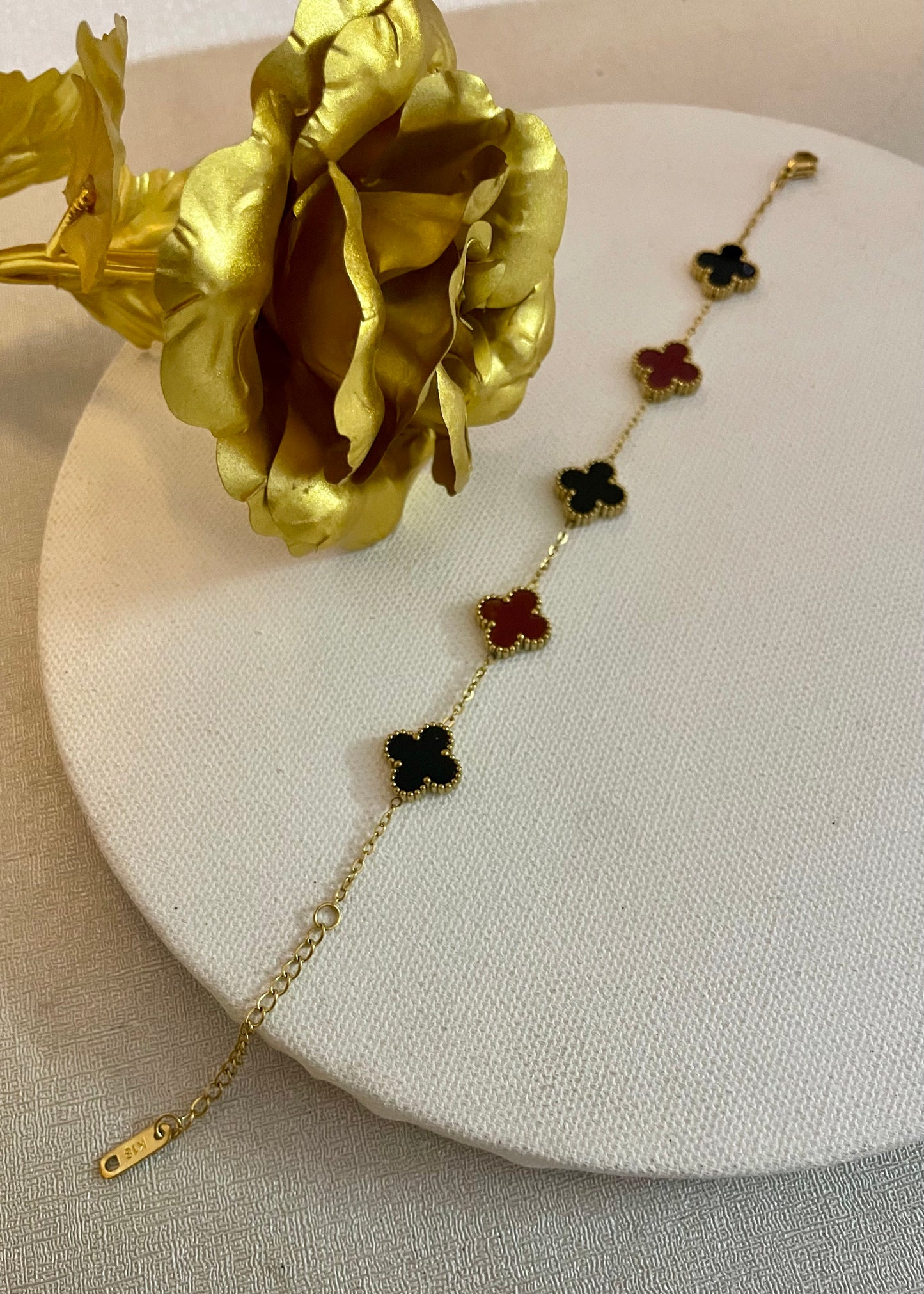 Red-black clover bracelet