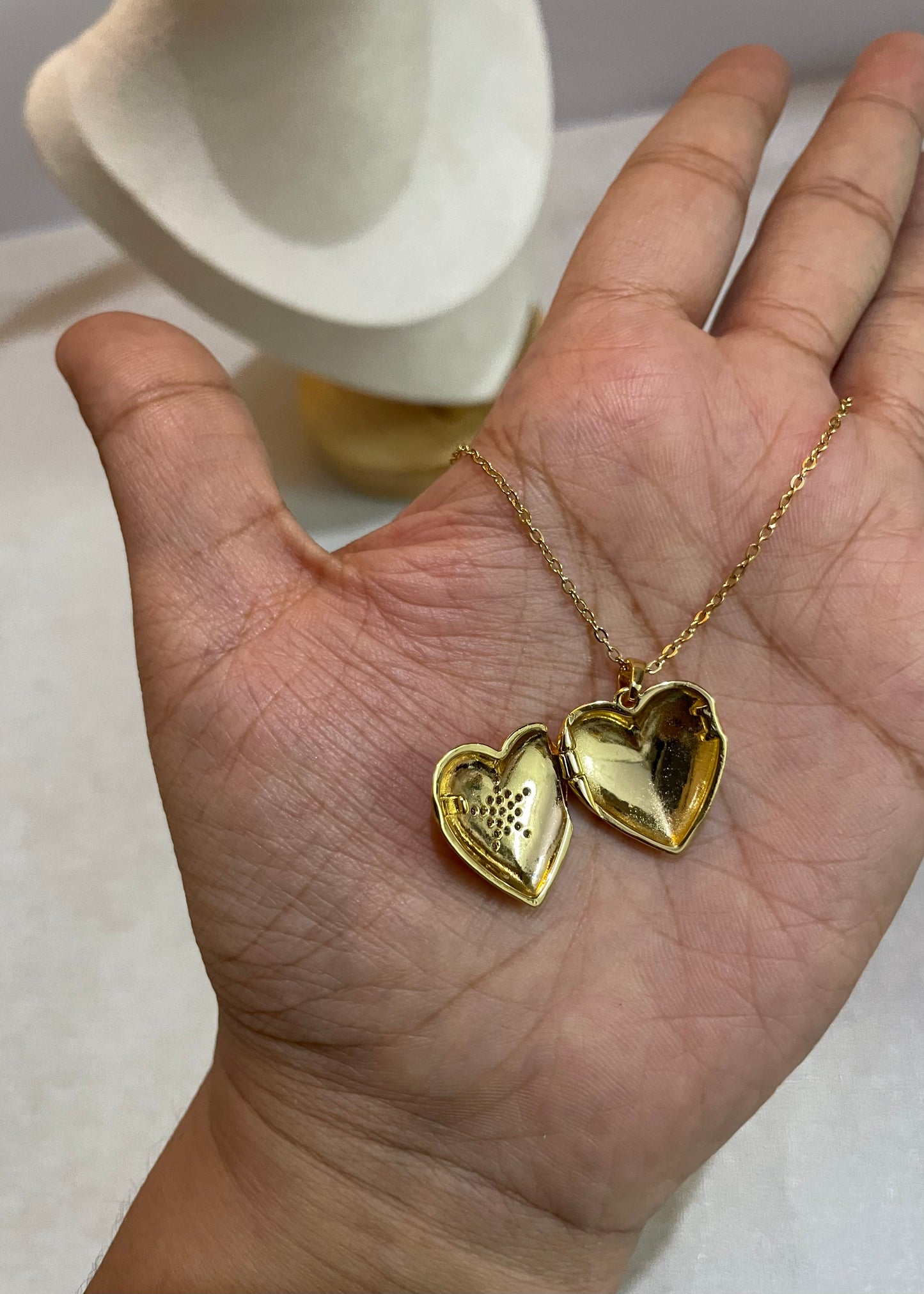 Openable heart necklace