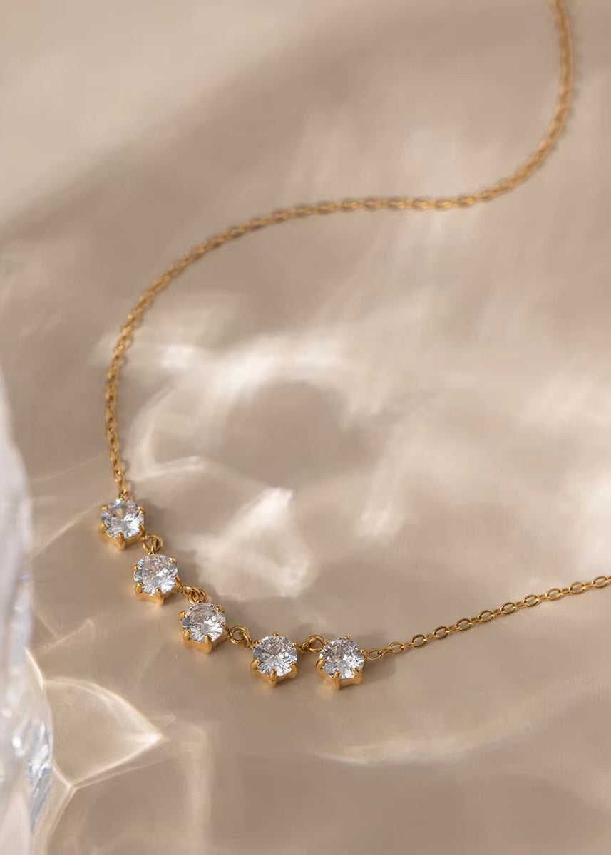 Solitaire muse necklace