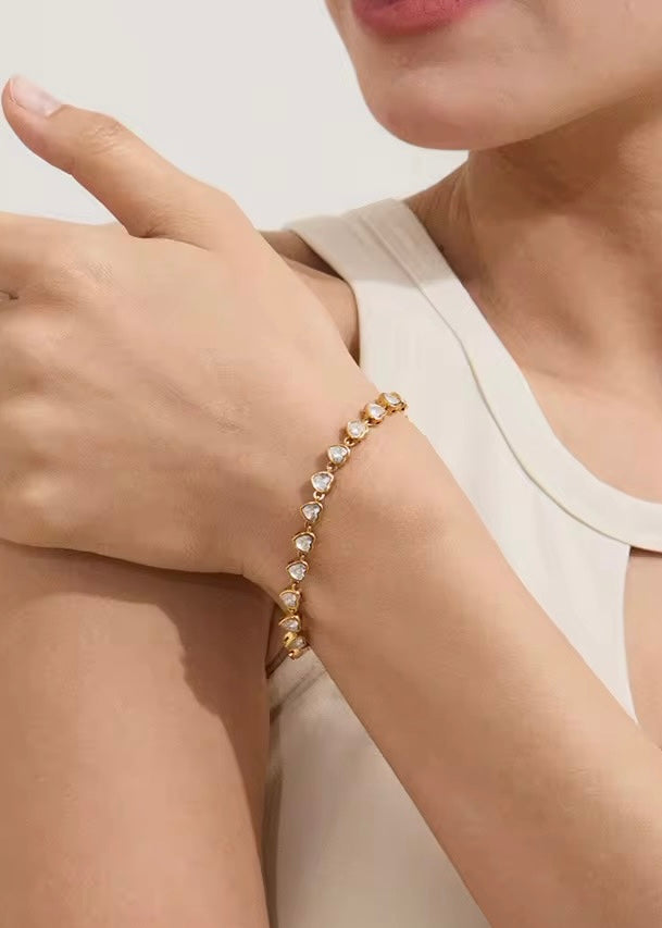 Dazzling hearts bracelet