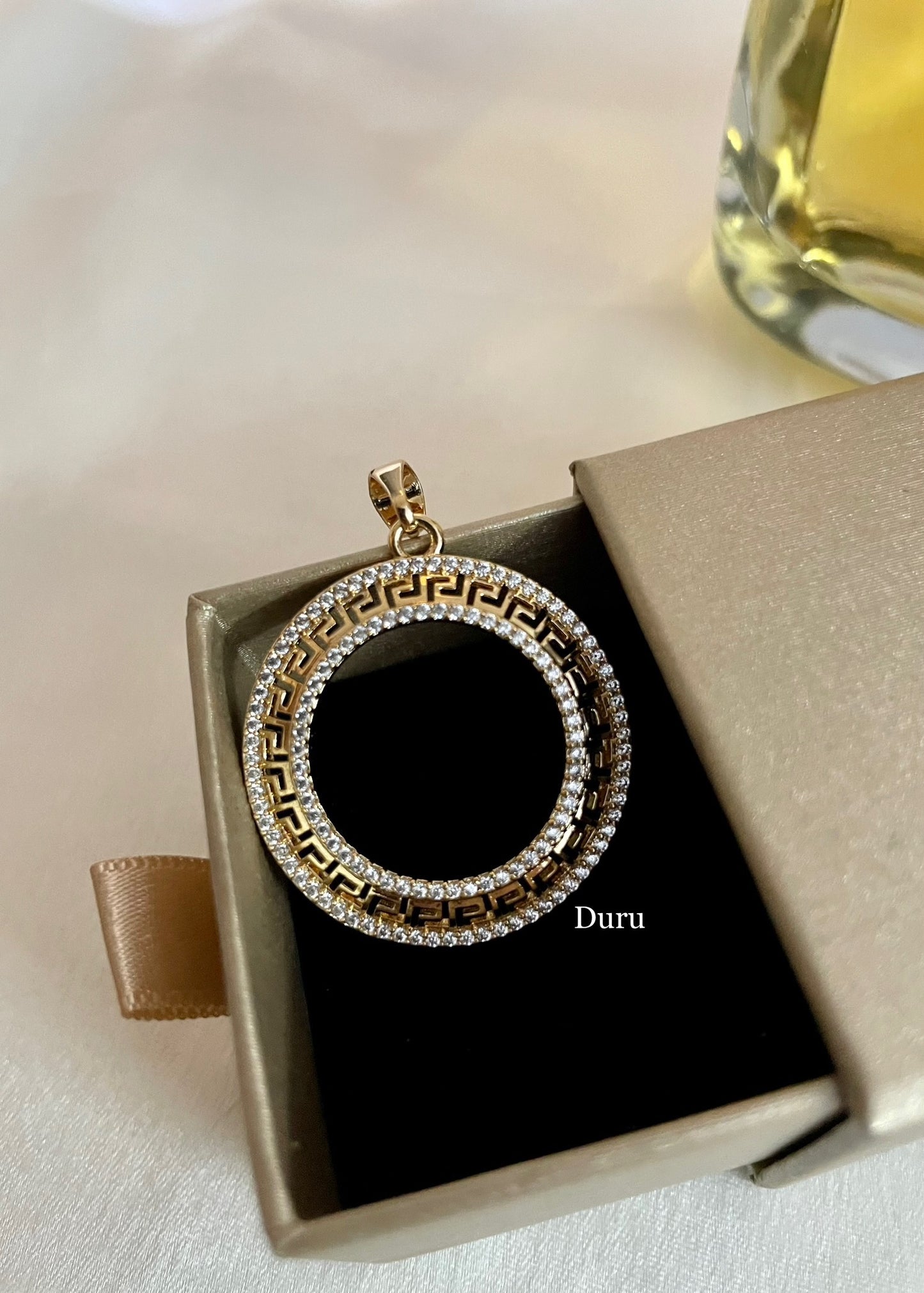 Disc pendant