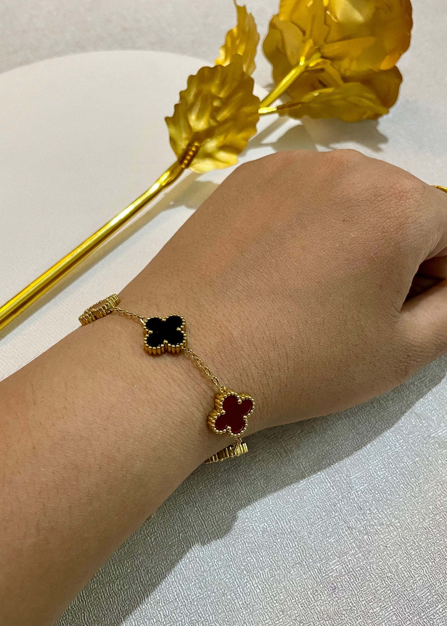 Red-black clover bracelet