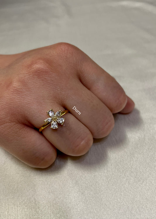Floral solitaire ring