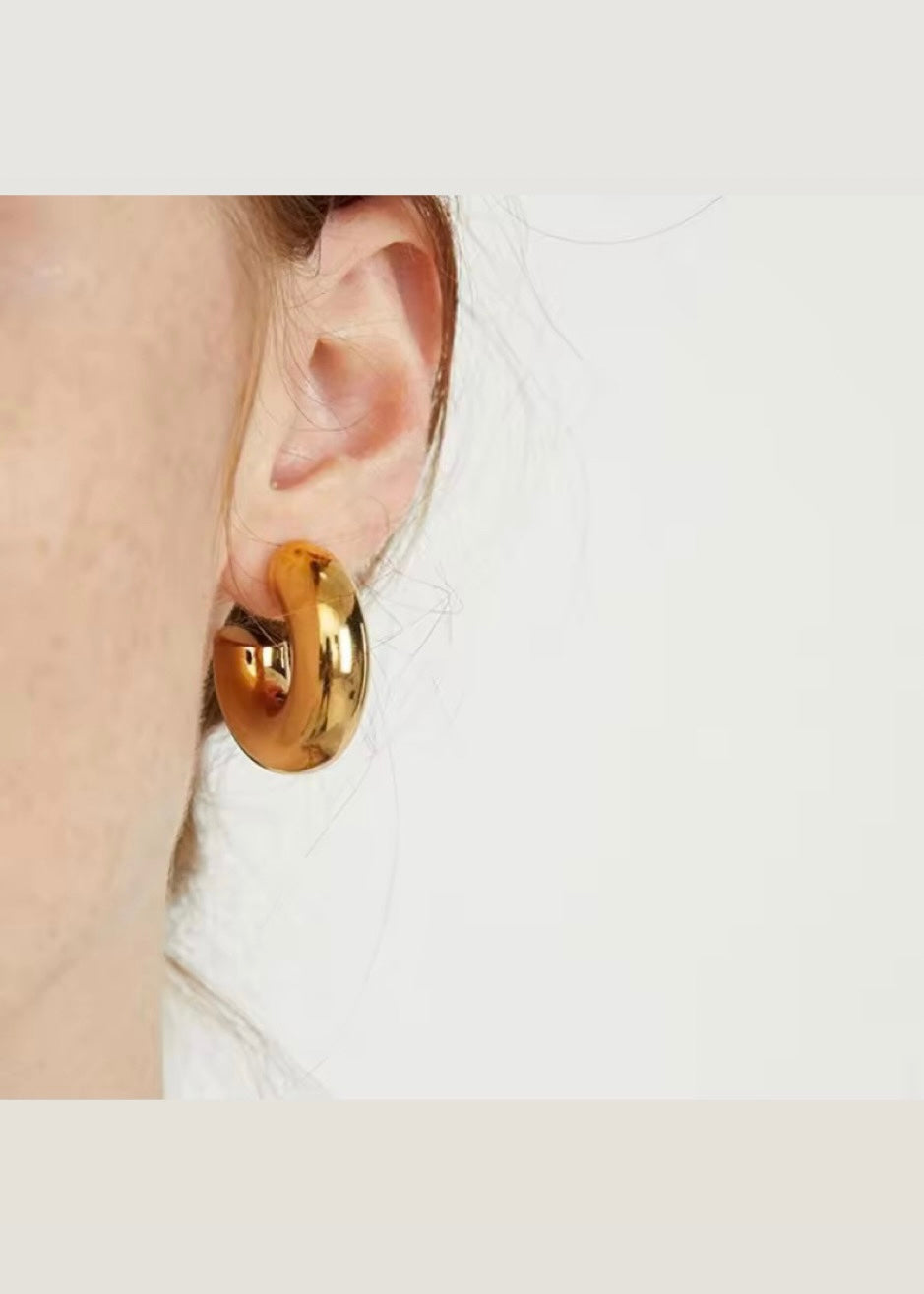 Lara hoops
