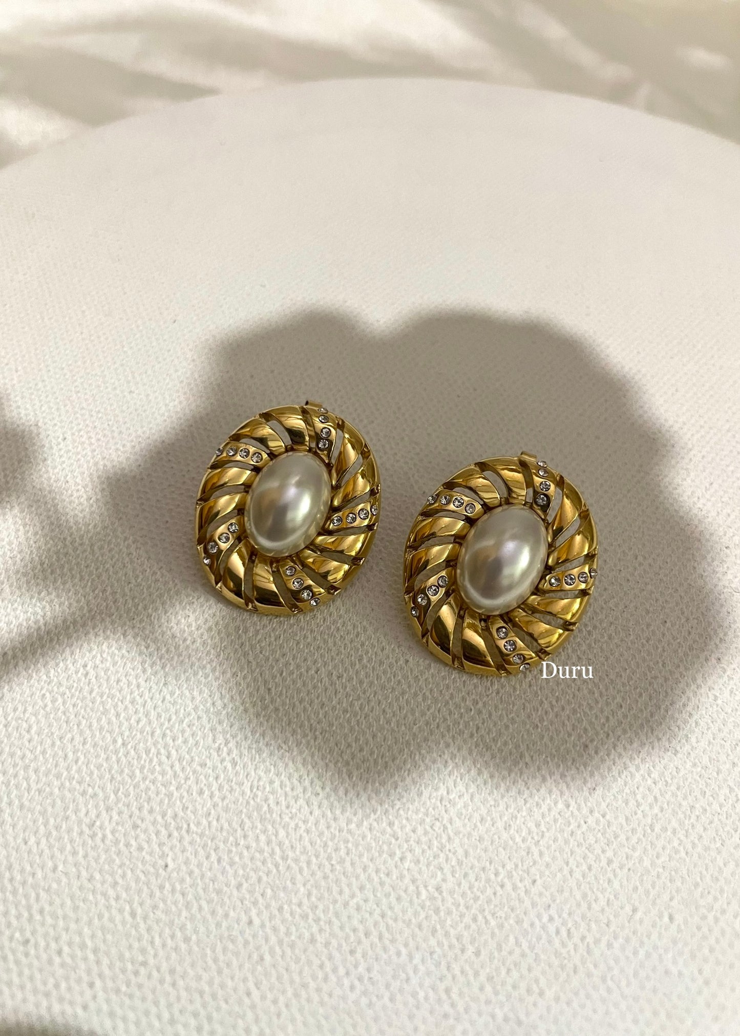 Statement pearl earrings