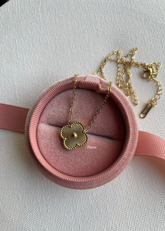 Clover necklace