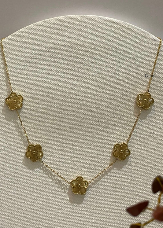 Floral clover necklace