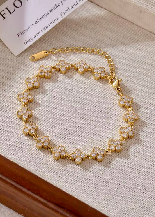 Glimmer clover bracelet