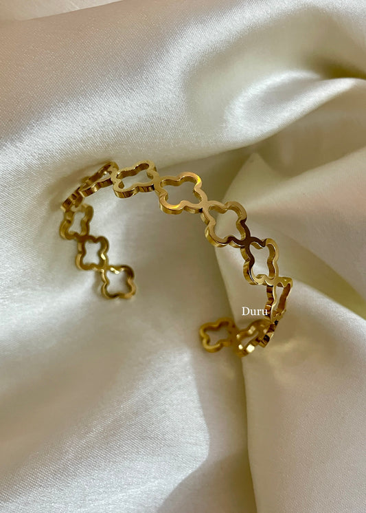 Clover kiss bracelet