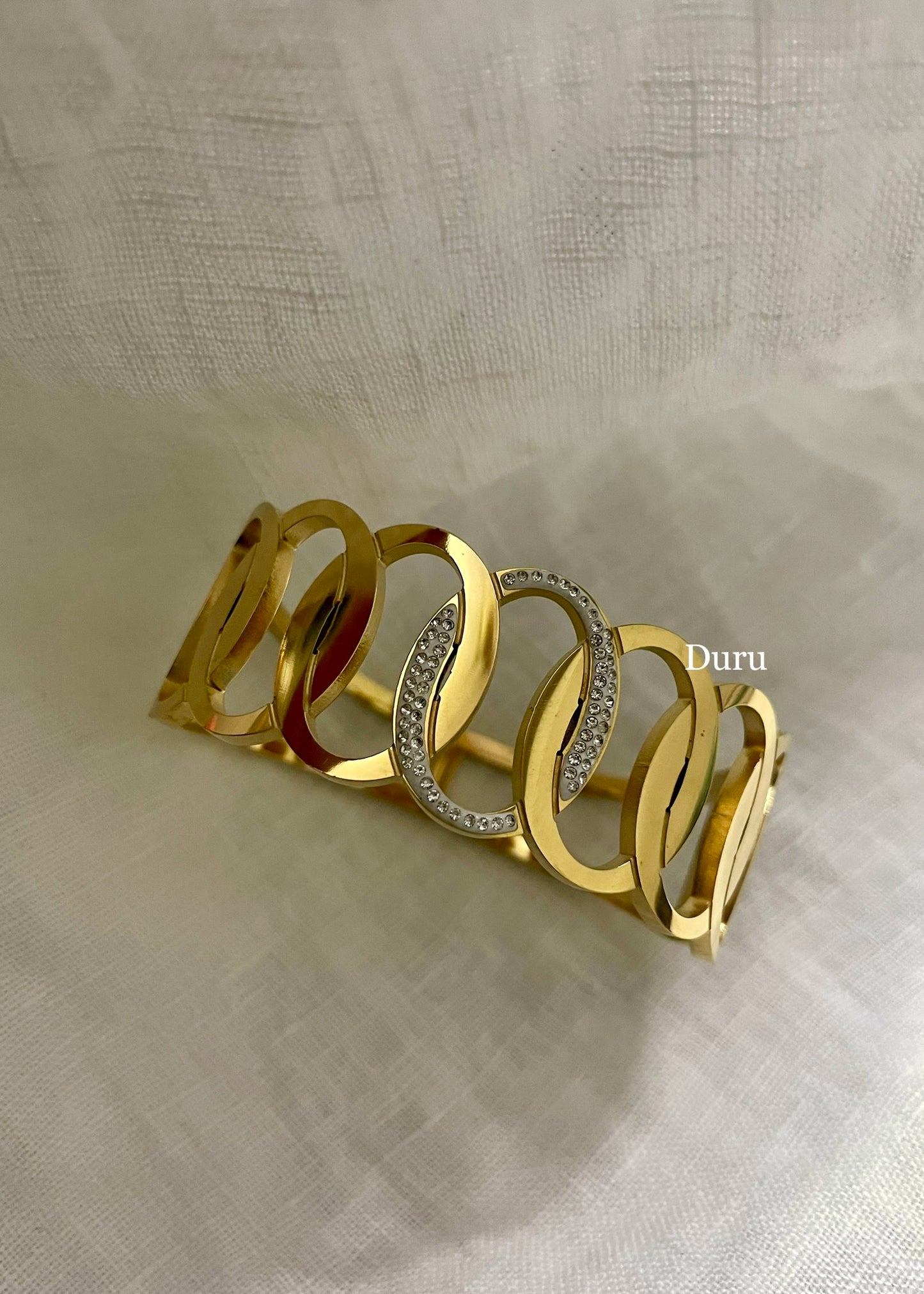 Oval glow bracelet