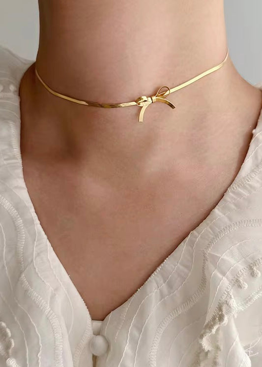 Gold bow necklace