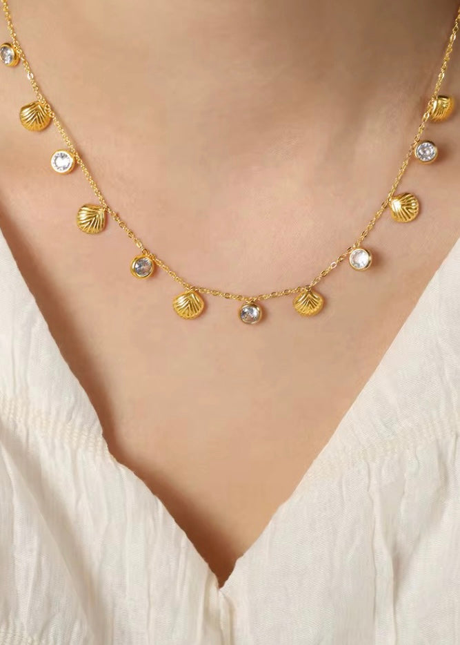 Solitaire shell necklace