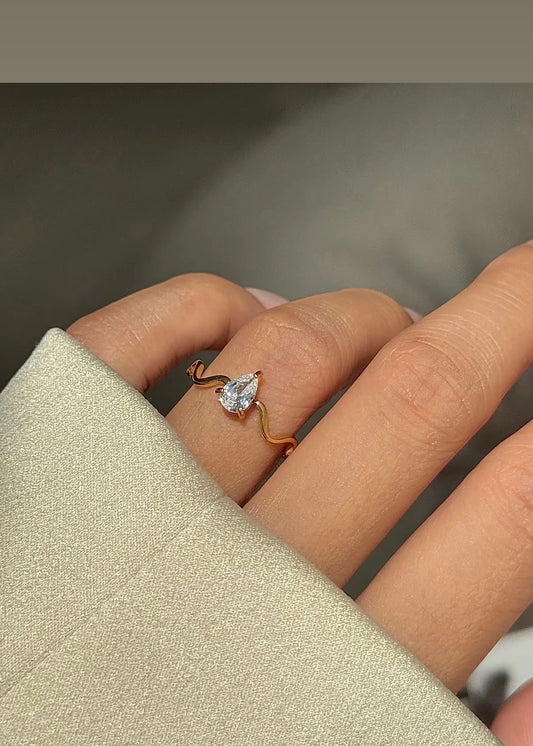 Wavy solitaire drop ring