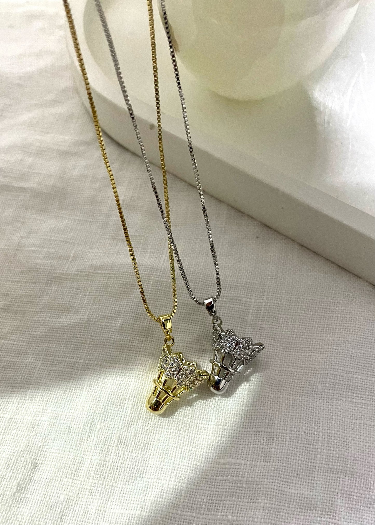 Shuttlecock necklace