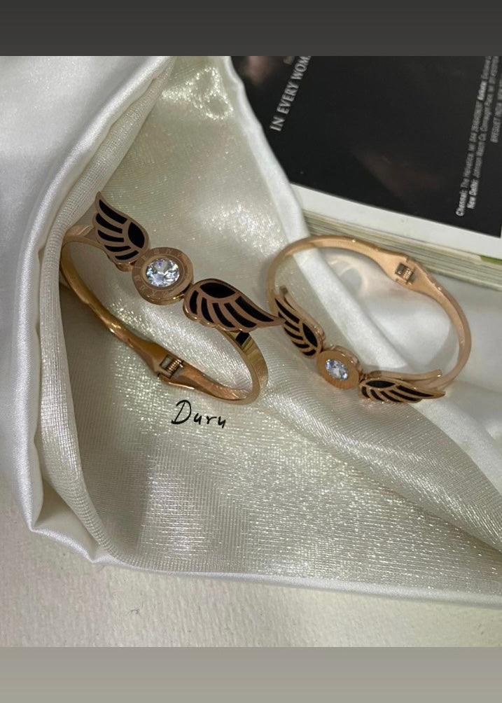 Solitaire wings bracelet