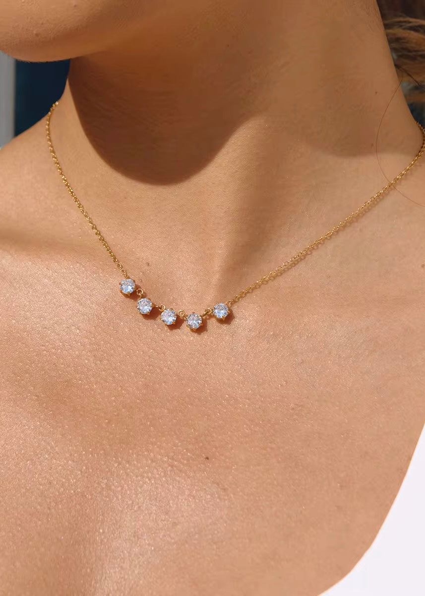 Solitaire muse necklace