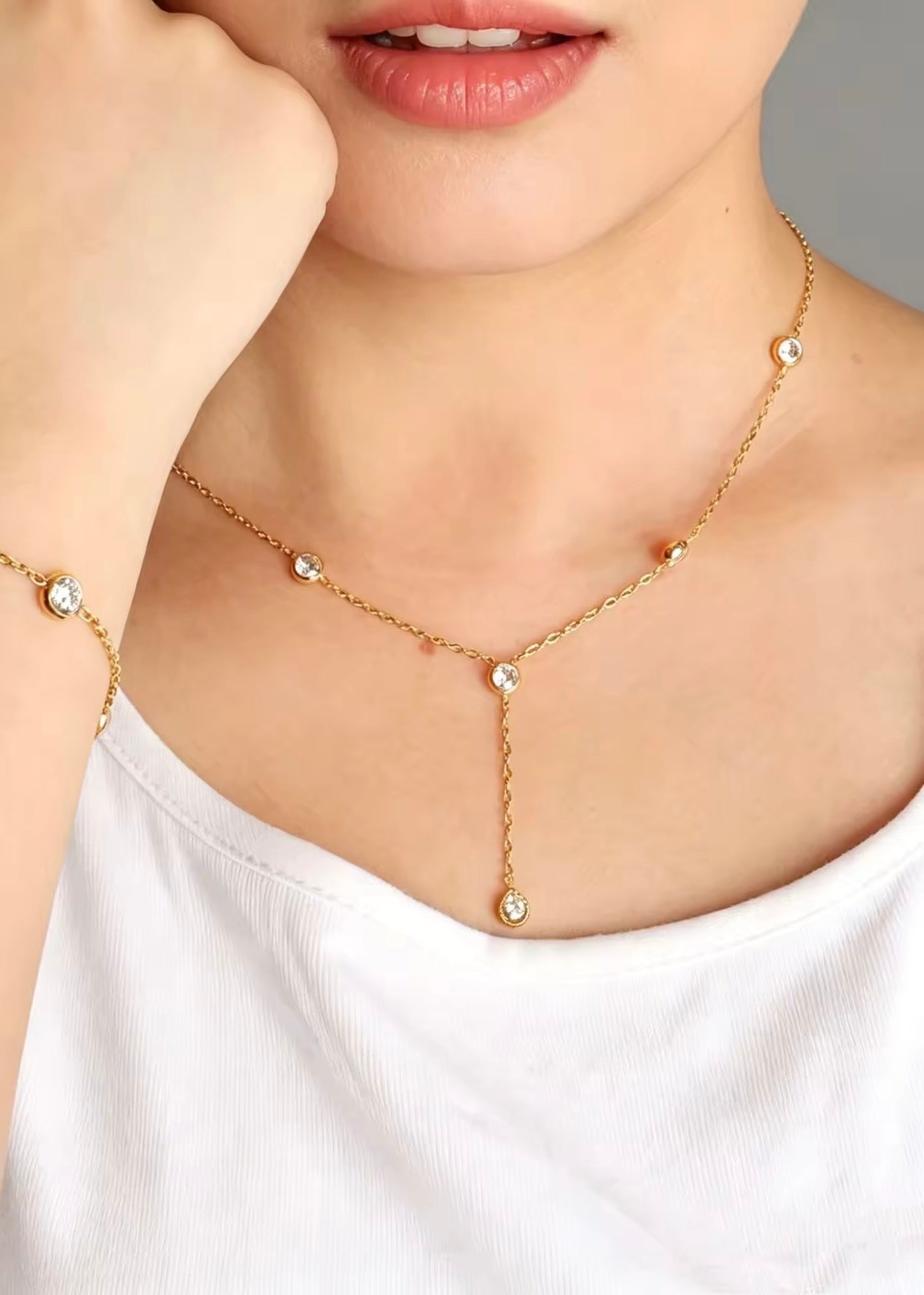 Soft spark necklace