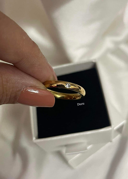 Solitaire band ring