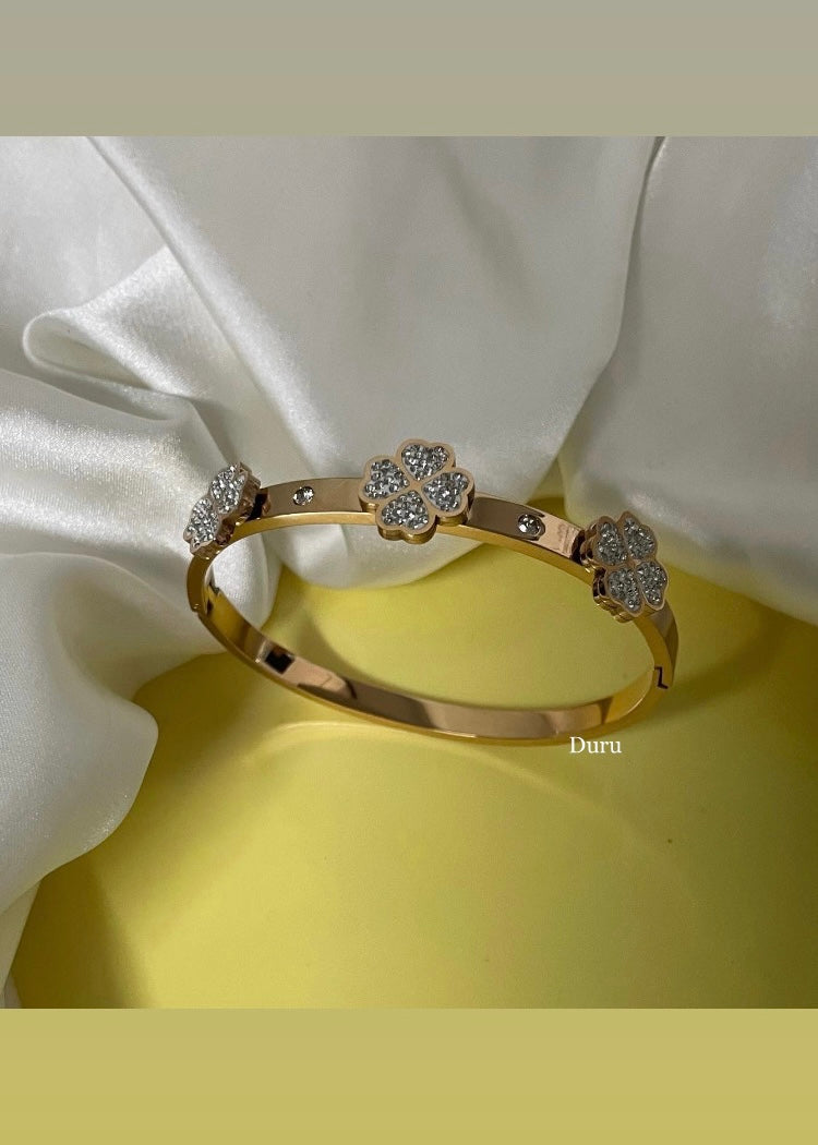 Lucky spark bracelet