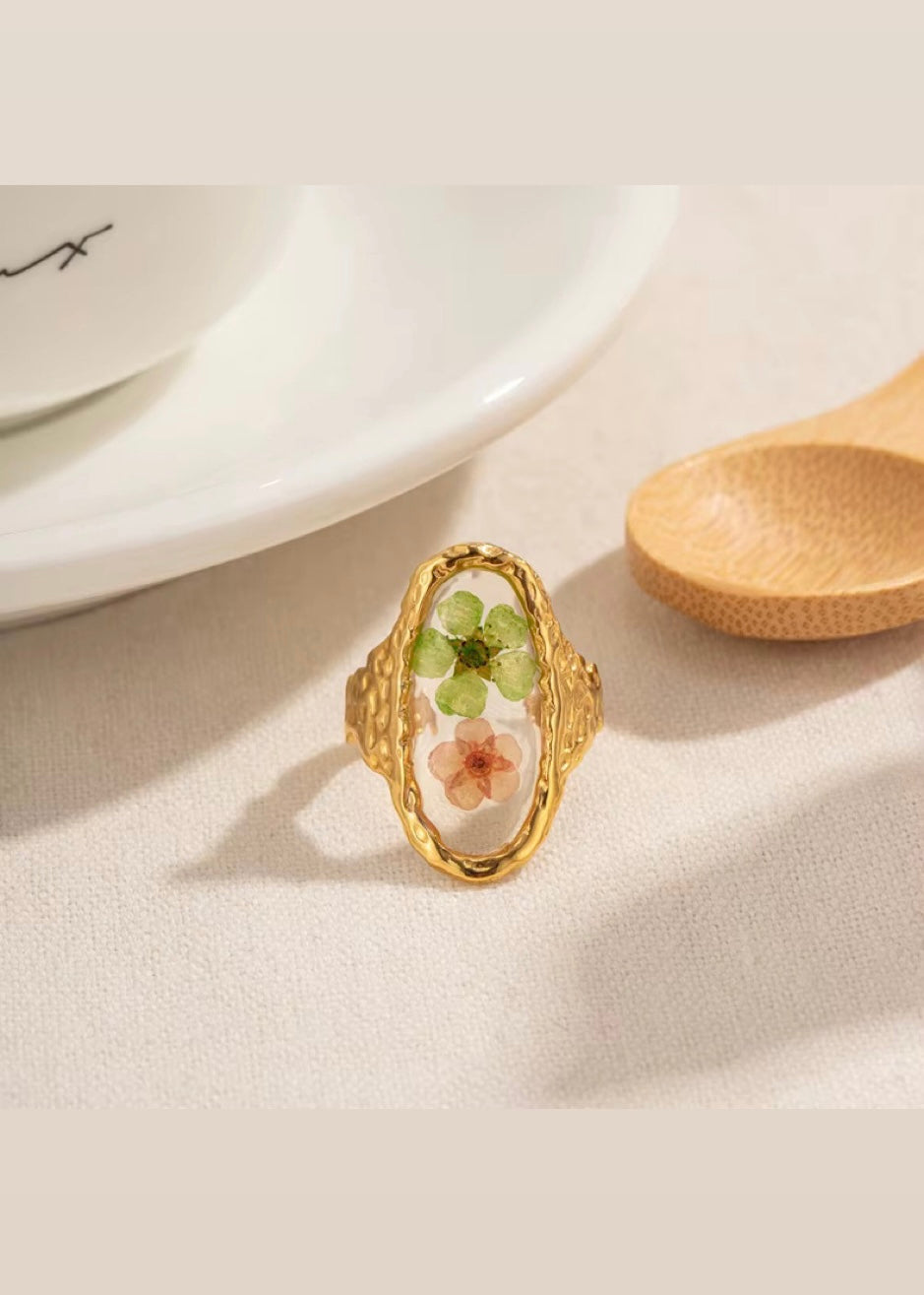 Plum gold ring
