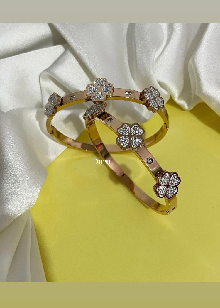 Lucky spark bracelet