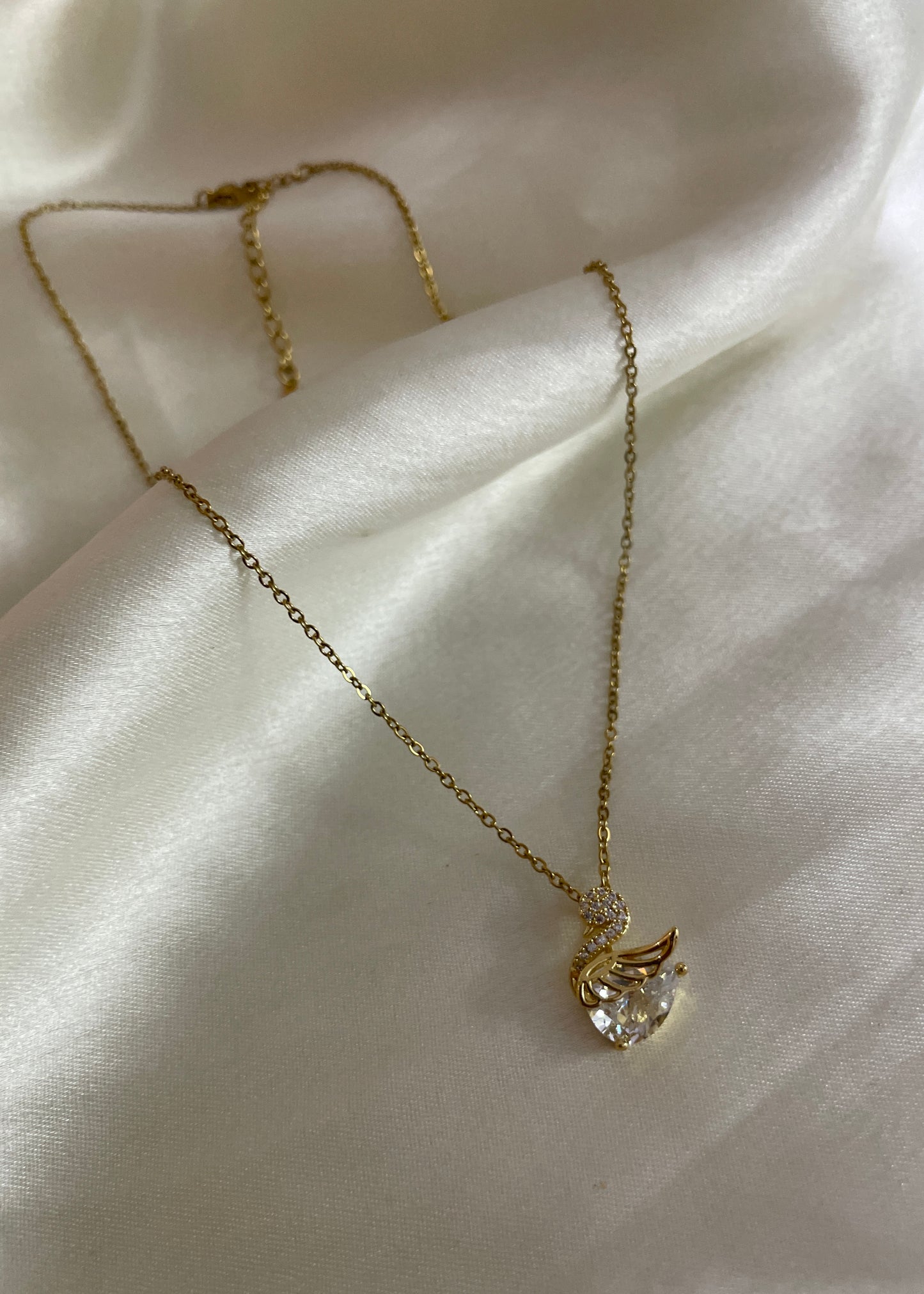 Solitaire swan necklace