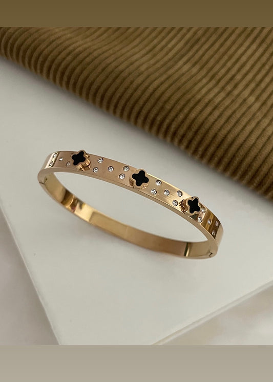 Clover glow bracelet